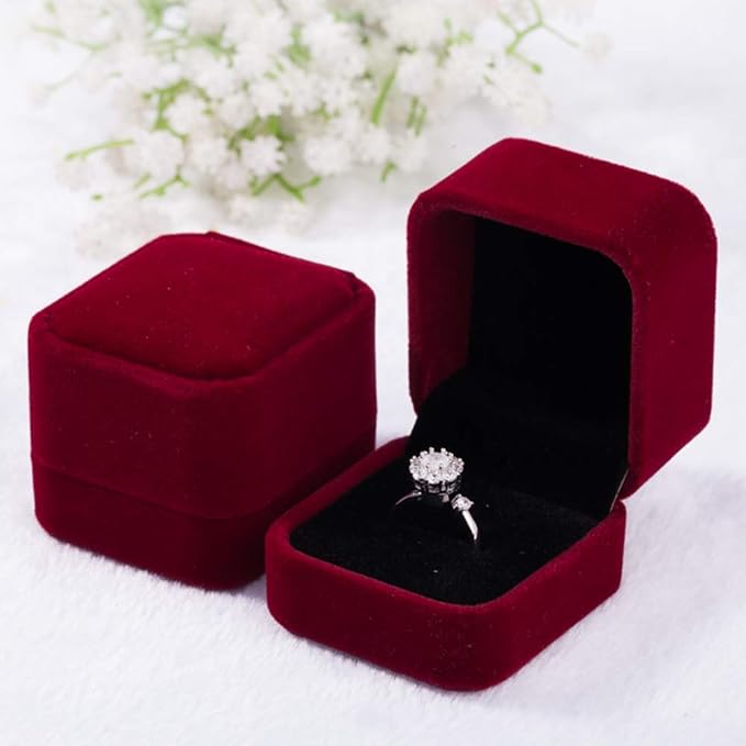 Luxe Solitaire Moissanite Engagement Ring