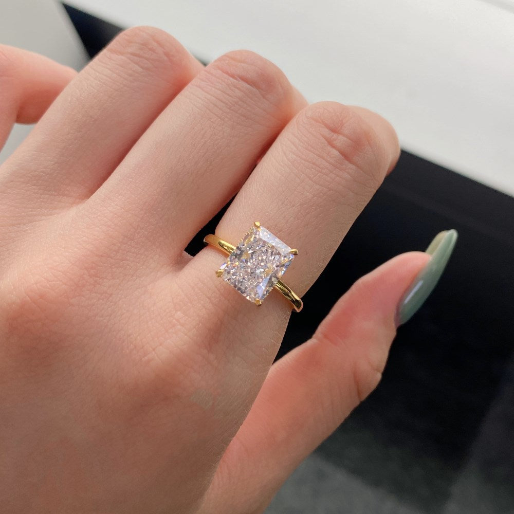 Flower Shaped Moissanite Ring